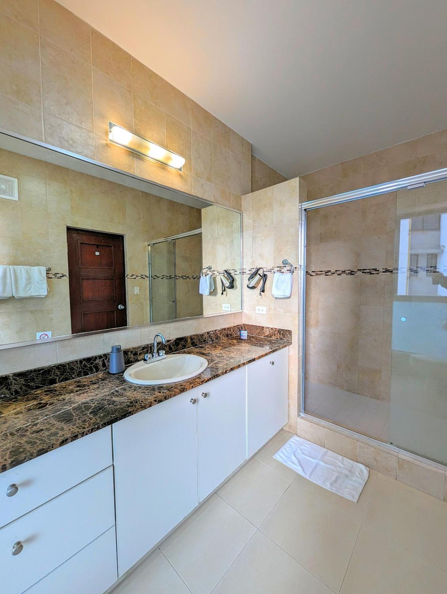 Yc 2301-b L En Av Balboa Apartment Panama City